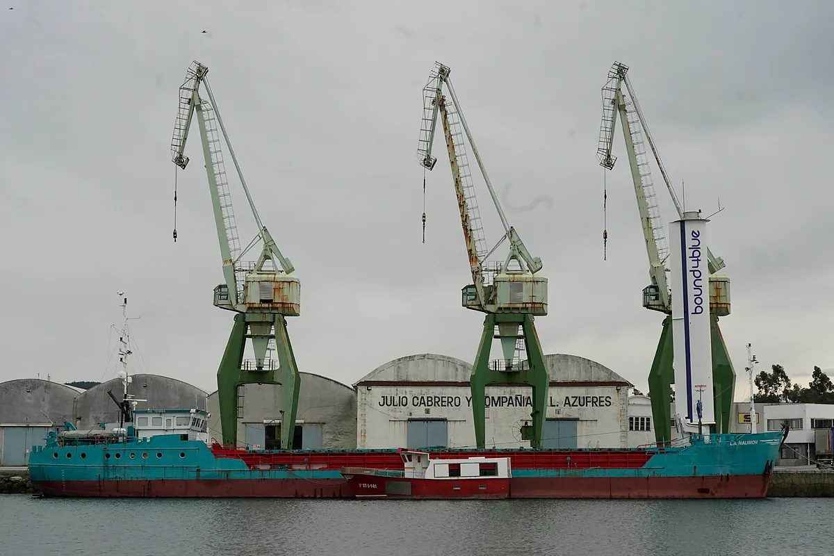 La Naumon de La Fura dels Baus: el barco-teatro varado en un muelle de Cantabria con una vela de 153.000 euros que pagó Revilla