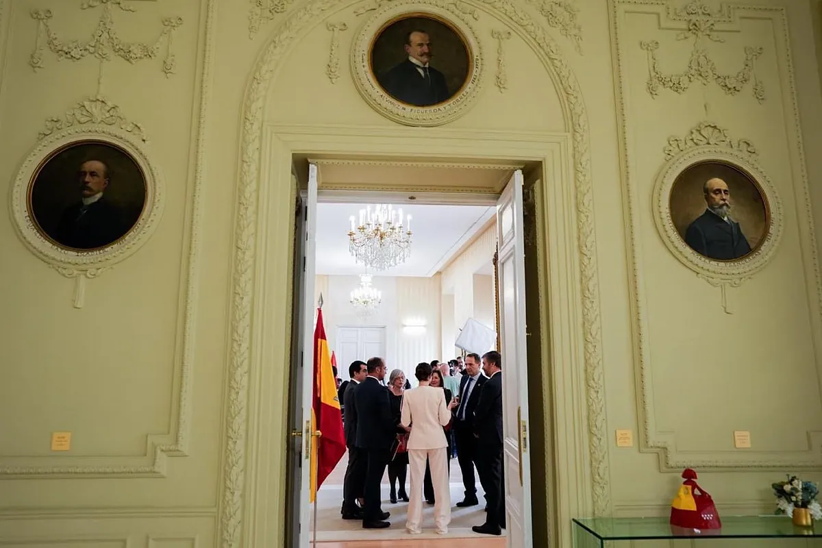 El pacto universitario de Ayuso que dejó sin dormir a sus consejeros: "Entonces... ¿Mañana firmamos?"