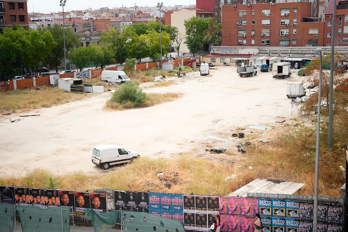 Operación Puerta Bonita: 'desokupación' del campo de fútbol para empezar 2027 y un gran auditorio cultural para 5.000 personas en el corazón de Carabanchel