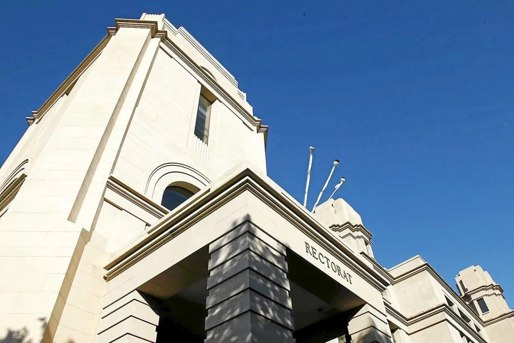El TSJ tumba el reglamento de la Universidad de Valencia que excluye el castellano en las comunicaciones internas