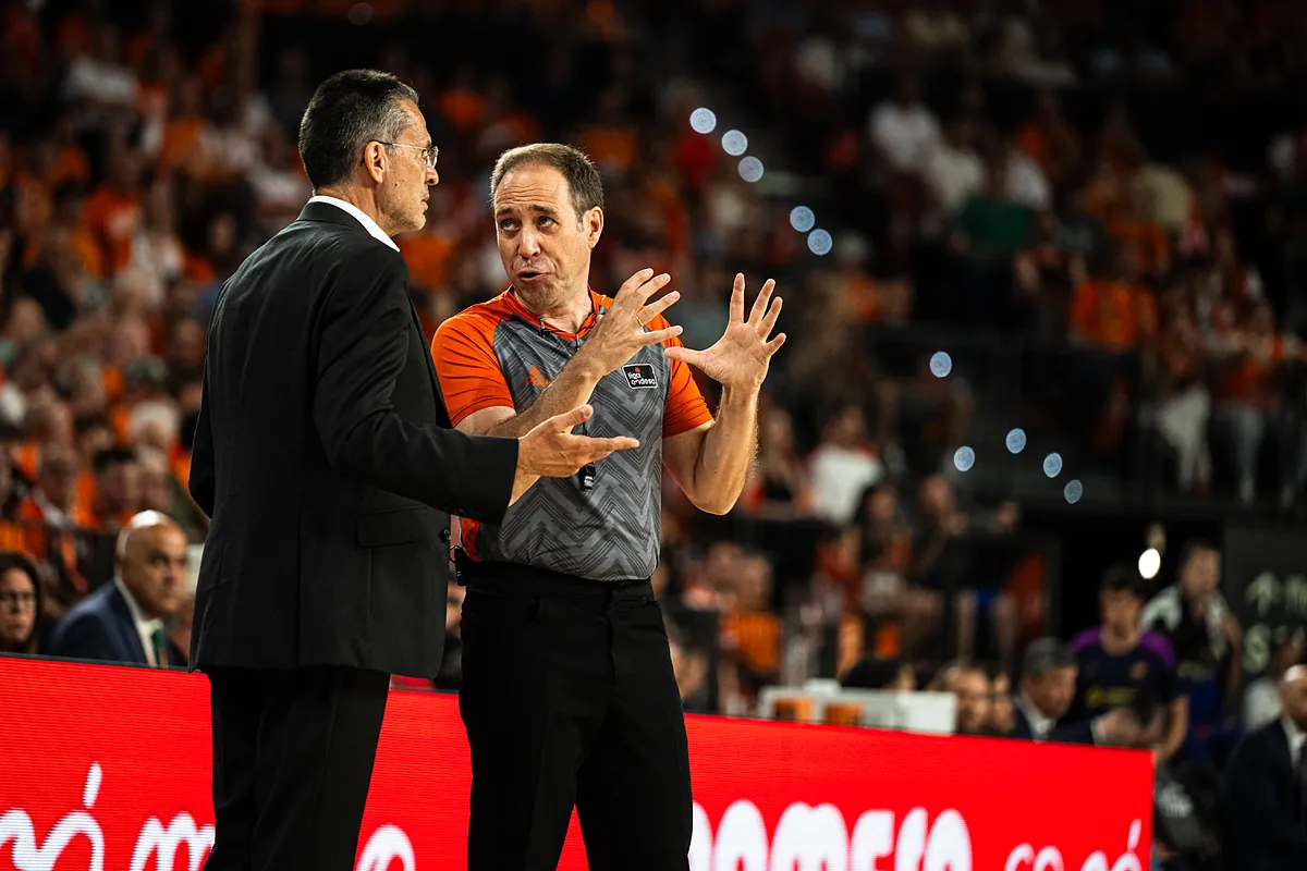 Faltas disruptivas y dos tipos de técnicas, así son las nuevas reglas del baloncesto