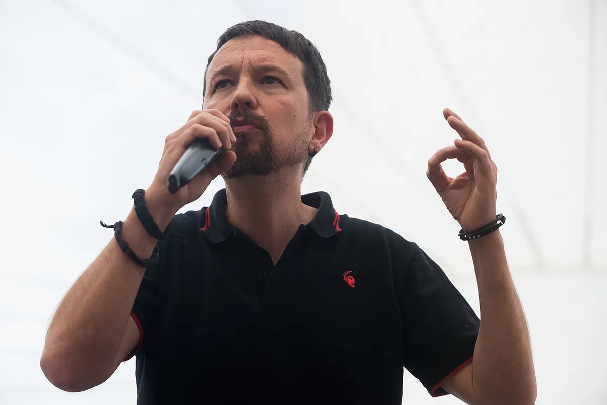Willy Toledo critica a Pablo Iglesias: "La peña le paga su negocio de la taberna Garibaldi sabiendo que es un tipo al que le sale el dinero por las orejas"