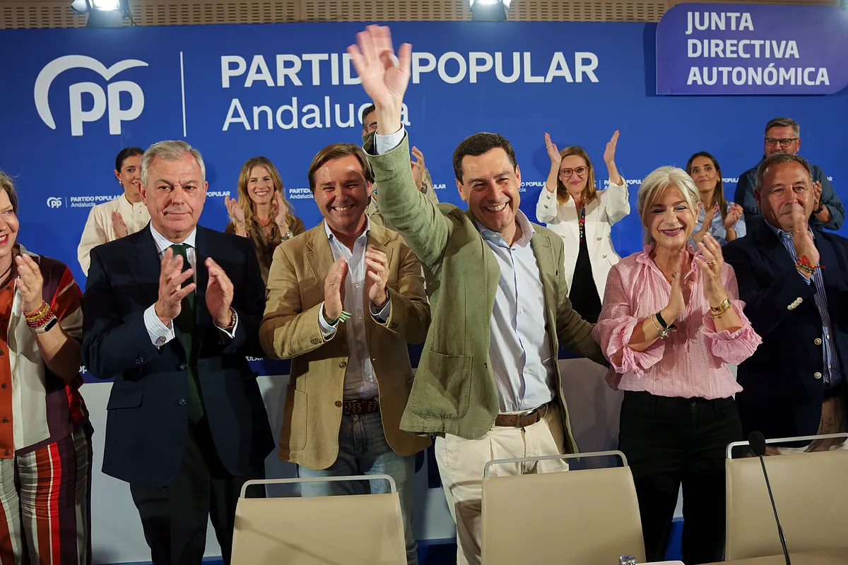 El PP se toma su tiempo para empezar a negociar la investidura de Juanma Moreno y Vox mete prisas