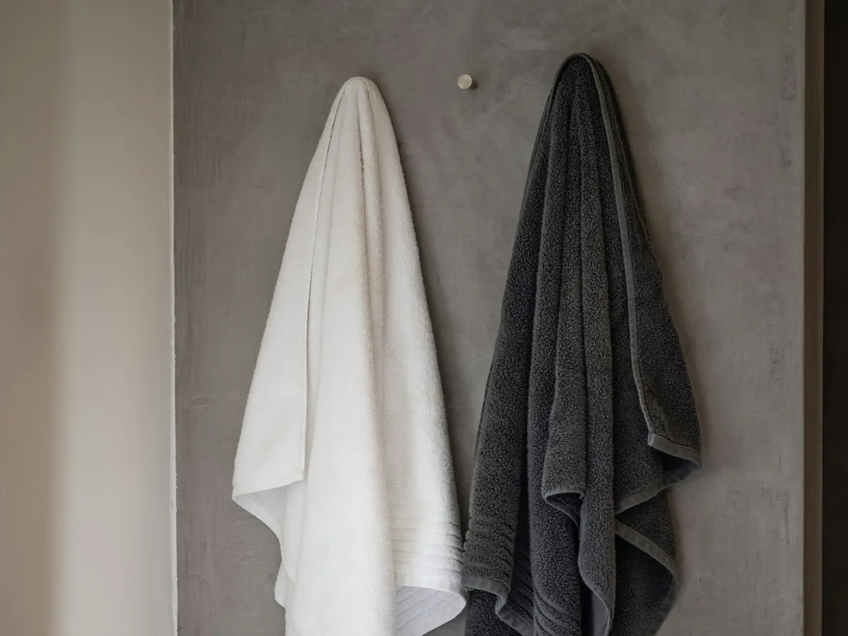 El error que cometes con tus toallas de ducha o albornoz y que arruina tu baño