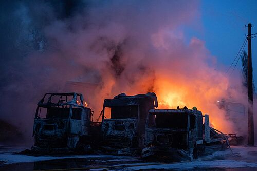 Kiev denuncia "otra noche de terror ruso" en medio de las conversaciones trilaterales con Mosc� y Washington