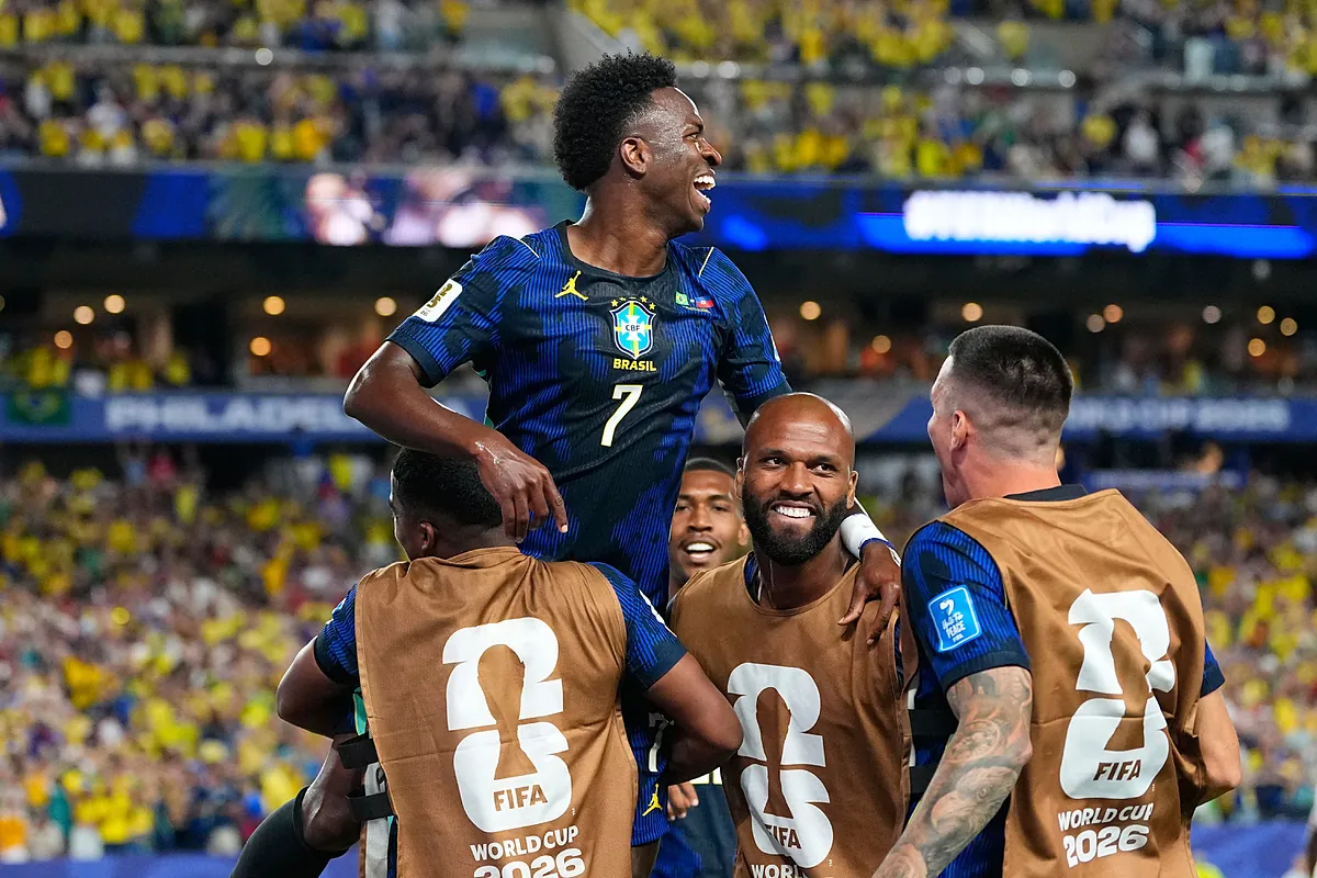 Brasil recupera la sonrisa con Vinicius y tiembla por Raphinha en la goleada ante Haití