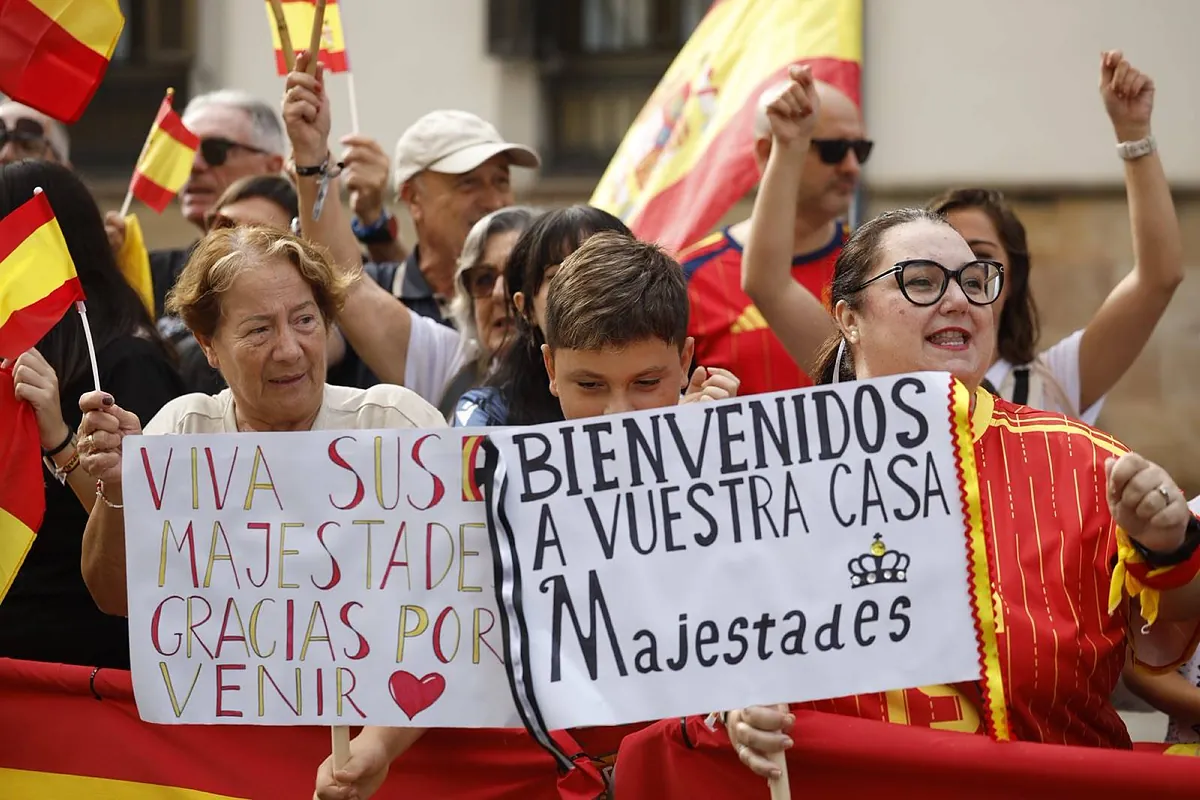 Image accompanying Las imágenes de la visita de los Reyes a Ceuta, from El Mundo