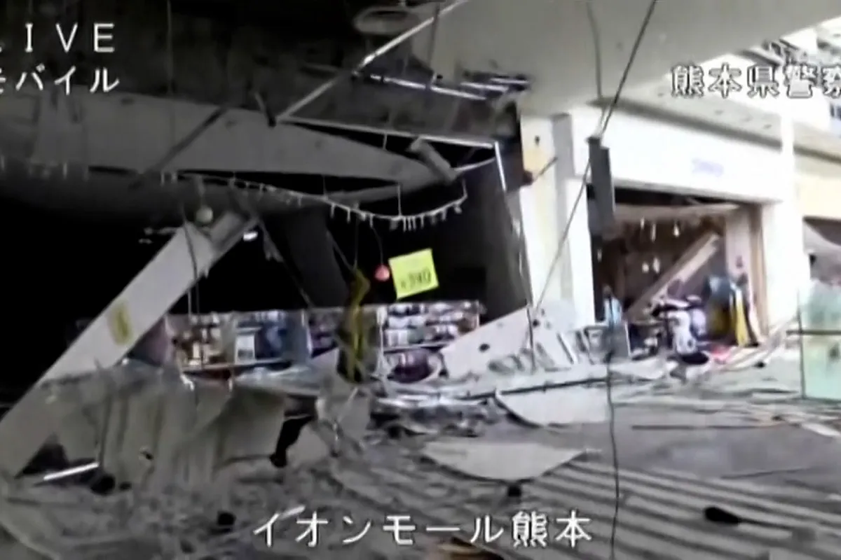 Las terribles imágenes del centro comercial de Kumamoto (Japón) tras el terremoto de magnitud 7,1
