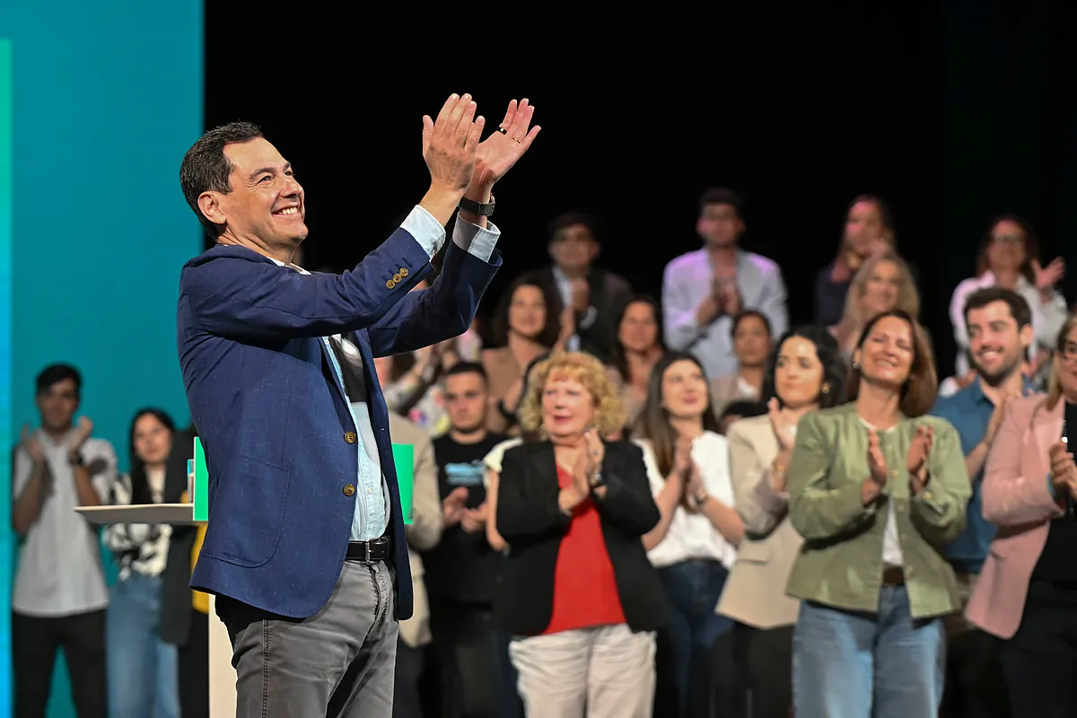 Juanma Moreno llega a la campaña con mayoría absoluta pese a los pactos del PP con Vox