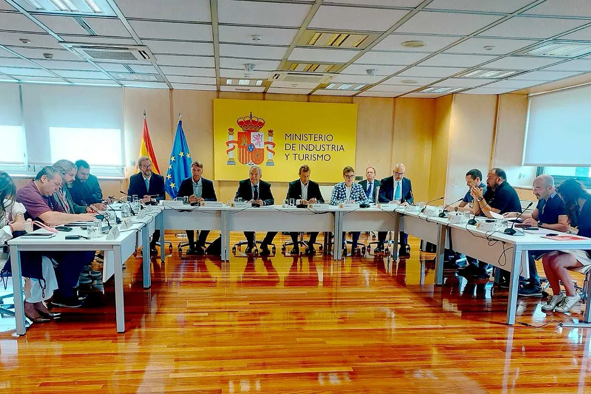 Airbus llega a un principio de acuerdo con UGT, CCOO, SIPA y ATP, pero tendrá que ser aprobado en referéndum por la plantilla