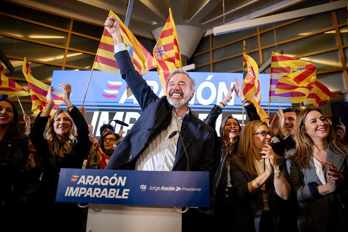 El PP retrocede ante el empuje de Vox y el PSOE cae a su mínimo histórico