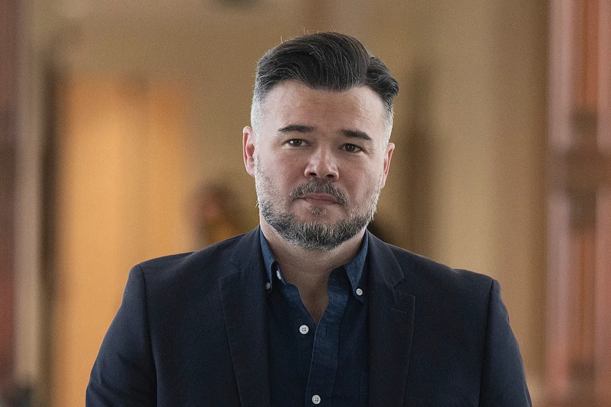 Nada une a las izquierdas en guerra: IU y Podemos desprecian a Rufián y mantienen su pugna