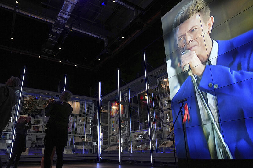 David Bowie vuelve a Londres convertido en museo: 90.000 piezas