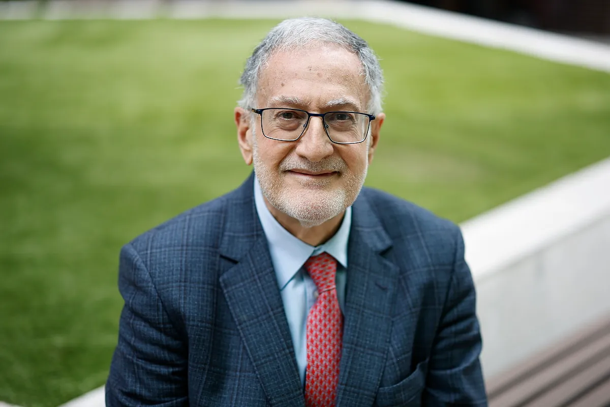 Juan Luis Steegmann, el médico que se fue de Vox y ahora reescribe a Baltasar Gracián: "En Vox no hay ni prudencia ni templanza"