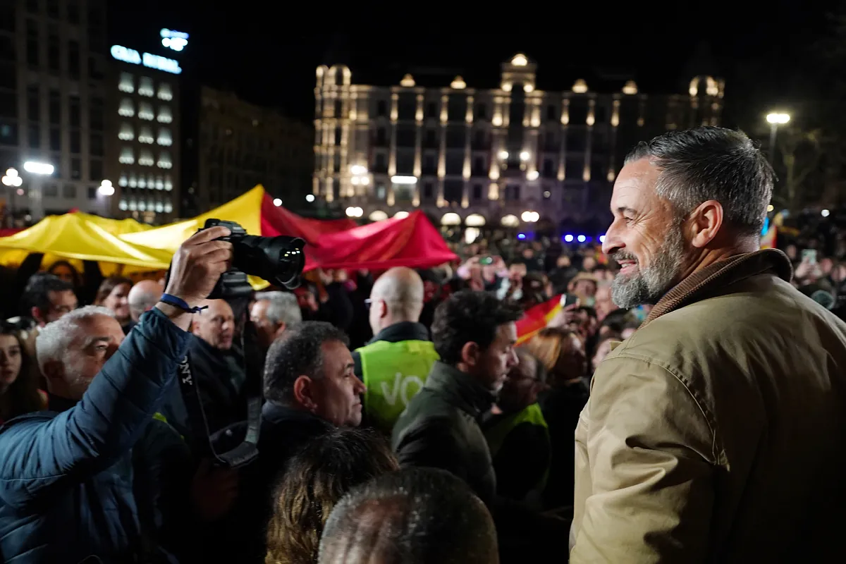 El cambio de cara de Vox: una pasarela de aliados de Abascal para blindarse el 15-M