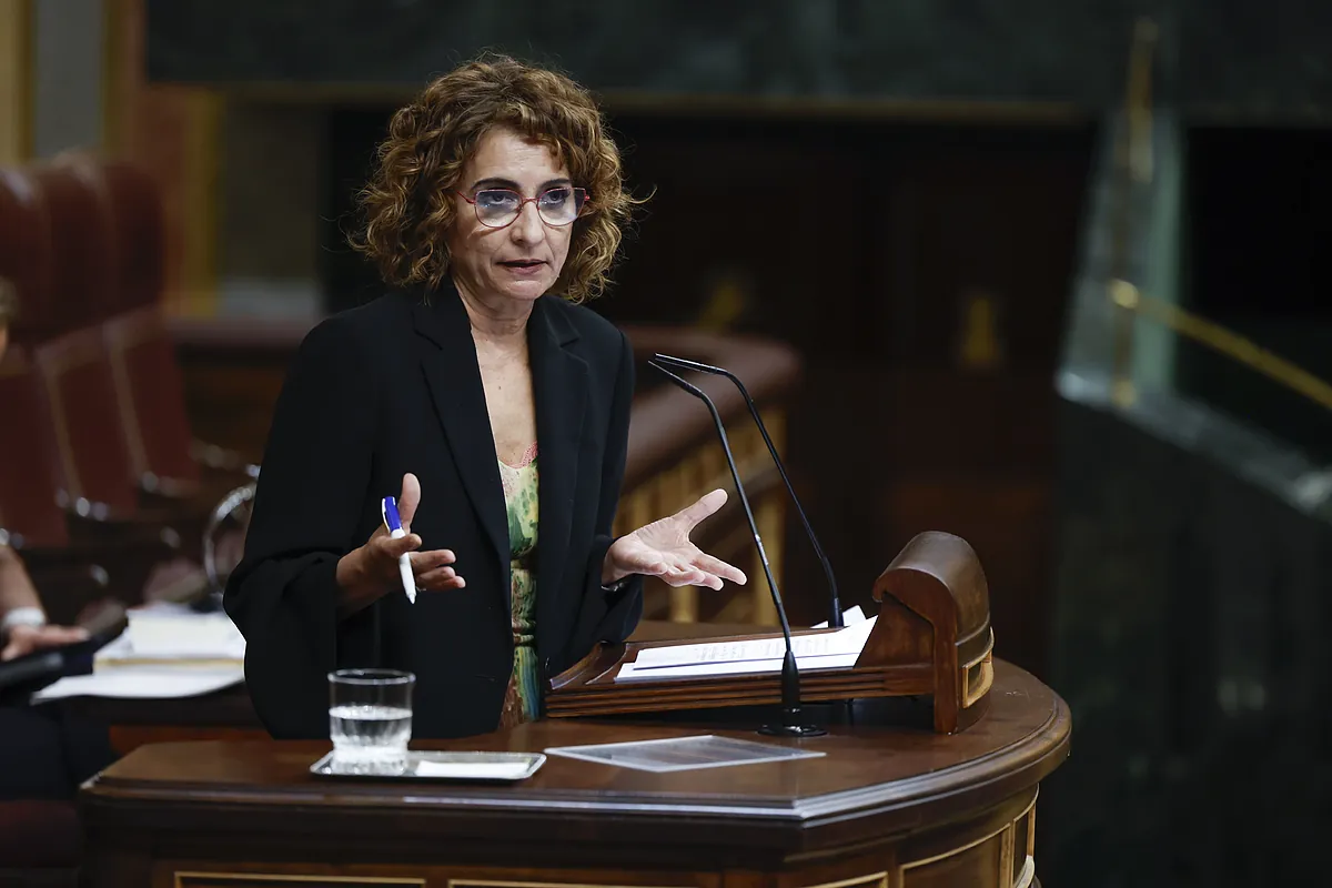 El Senado reprueba a María Jesús Montero por someter a los ciudadanos a un  "infierno fiscal" y "poner en riesgo" la confianza en los jueces por el  'caso Alves' | España