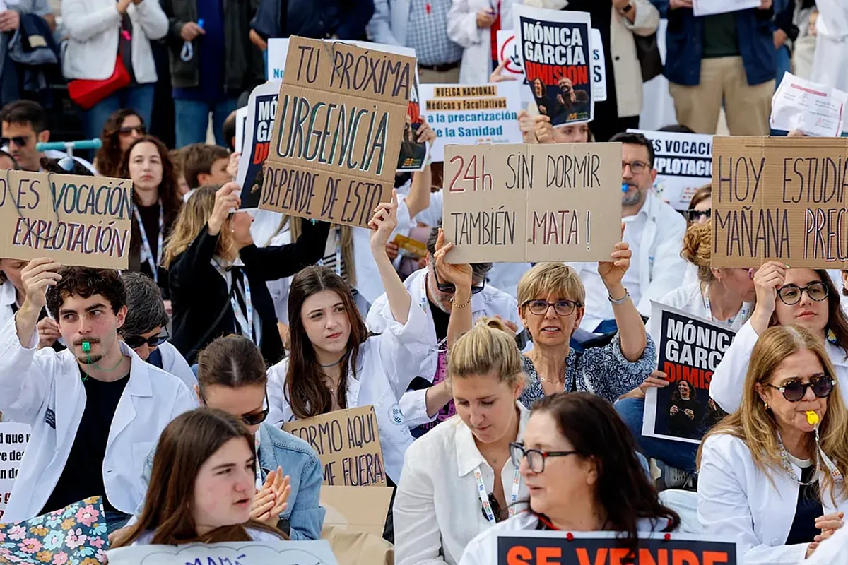 El Gobierno dice que "ha hecho su parte" y reitera a las CCAA que las demandas médicas ya dependen de ellas