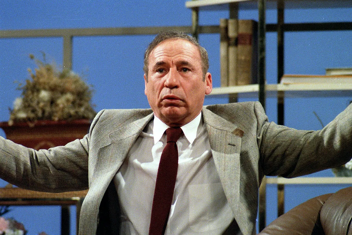 Mel Brooks, el rey de la comedia nacido en la pobreza, que sufrió por su falta de creatividad y encontró el gran amor de su vida, ha cumplido 100 años