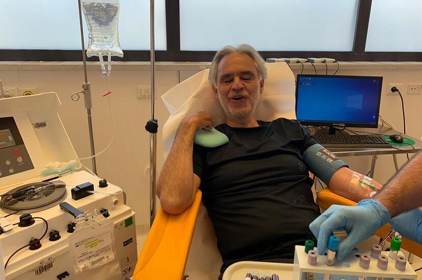 Andrea Bocelli anuncia que fue infectado por el coronavirus y dona su plasma para la investigación | Cultura