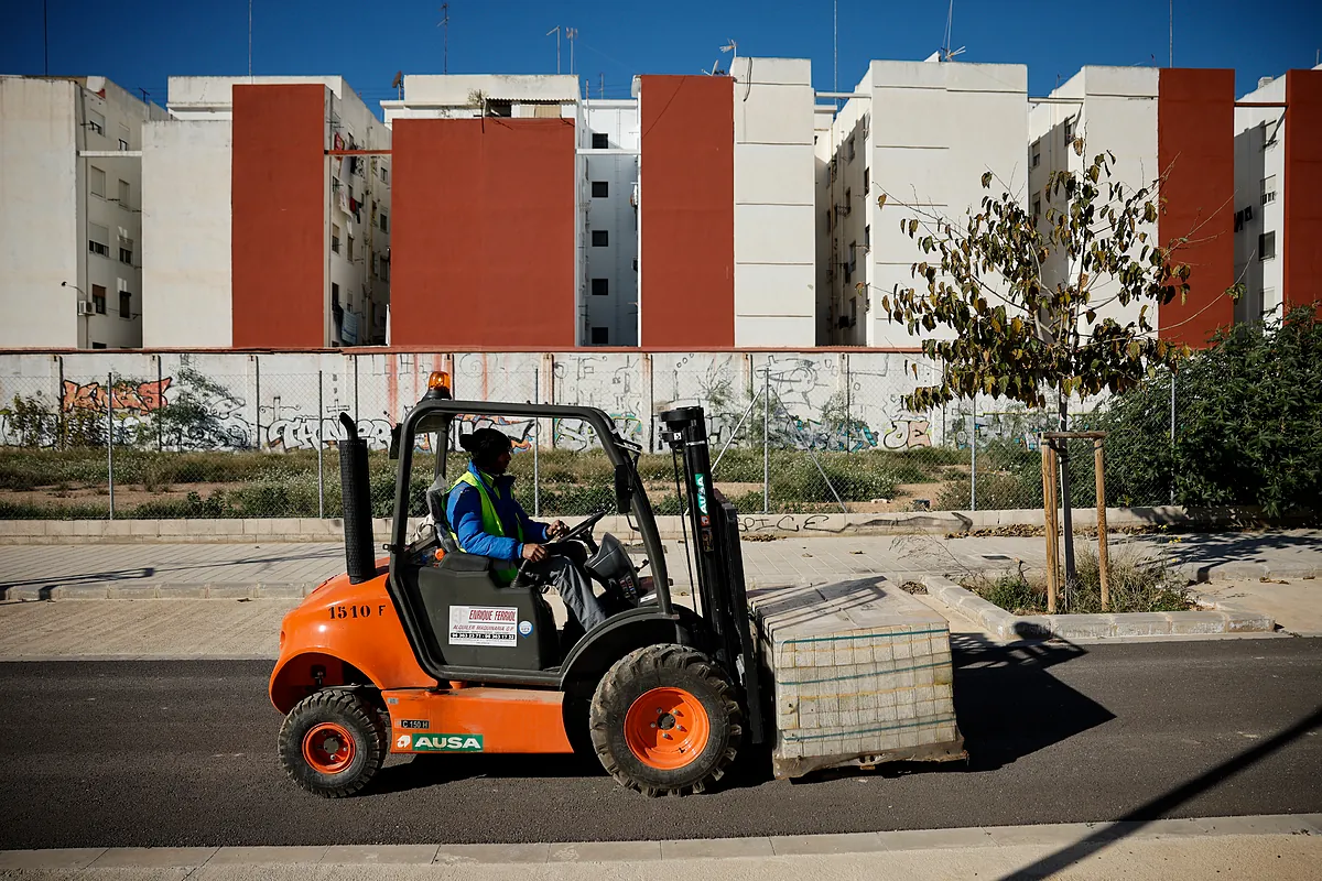 El Gobierno contrapone su plan de vivienda pública al de la Generalitat: control directo desde la cesión del suelo a la gestión del alquiler asequible