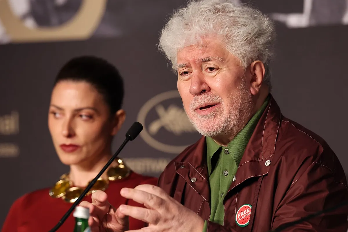 Almodóvar llama a Trump "monstruo" y pide que Europa no se someta a sus "delirios"