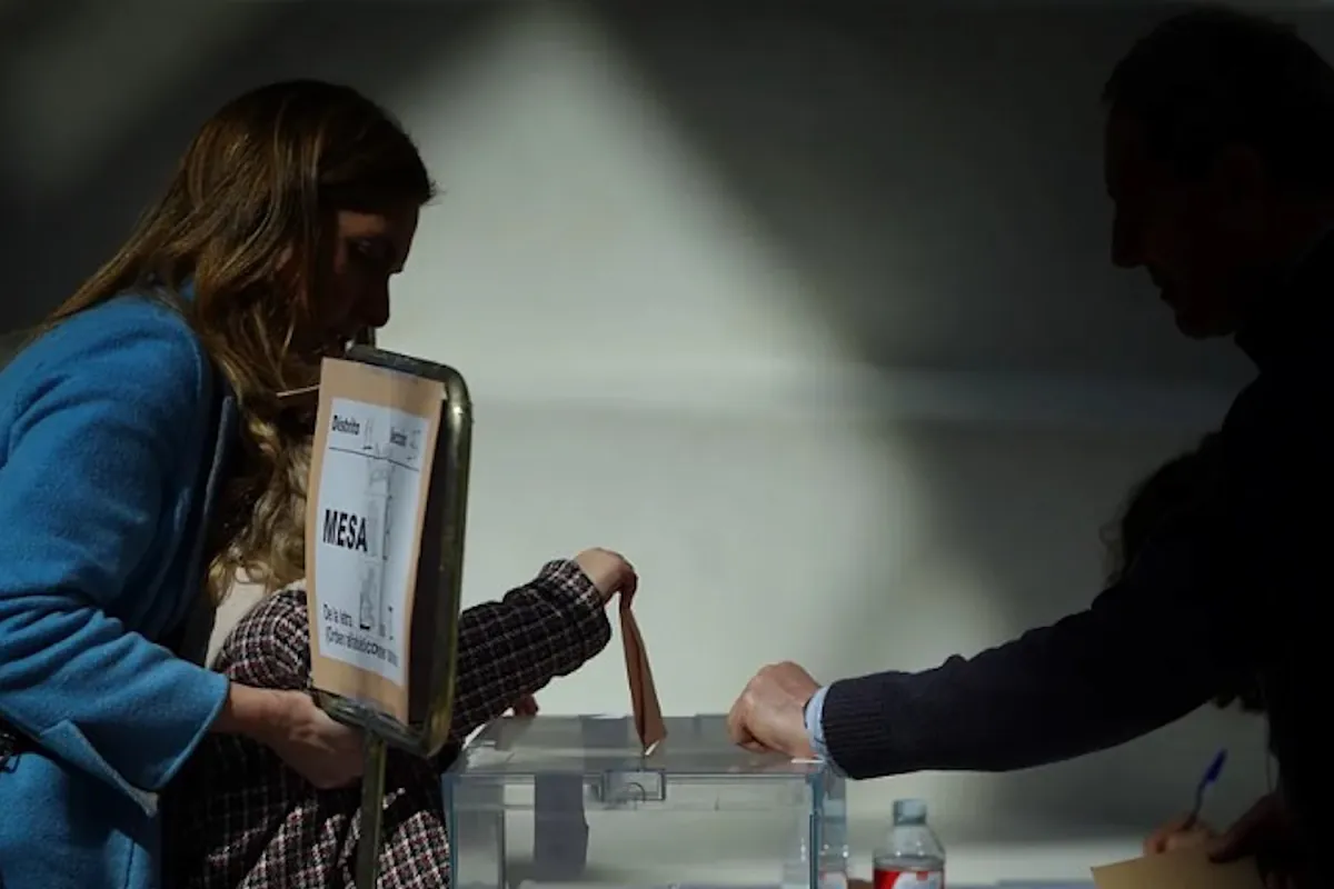 Alvise castiga a Vox y 'regala' tres escaños al PSOE