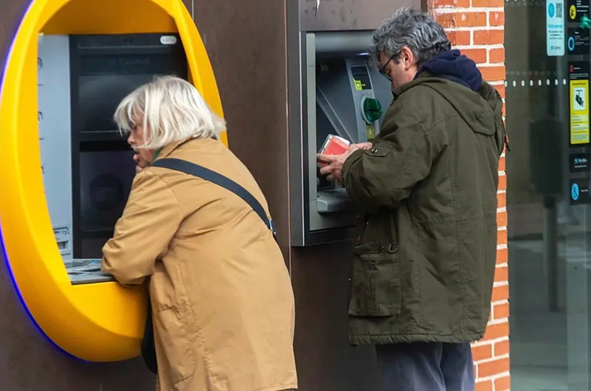 Cobro Pensiones Abril 2026: Fechas y Bancos en España