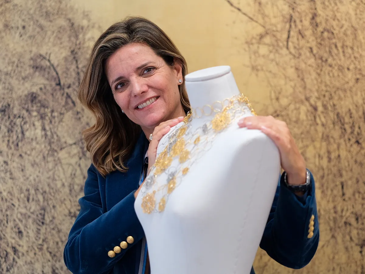 Isabel Guarch, la diseñadora de joyas favorita de la Reina Letizia: "Me emocionó mucho cuando mi madre me dijo 'yo lo he hecho bien, pero tú me has superado'"