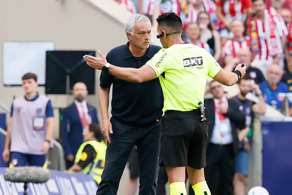 La resignación del Madrid en su guerra contra los árbitros: un "hándicap" deportivo, Mourinho como portavoz y un vestuario en silencio