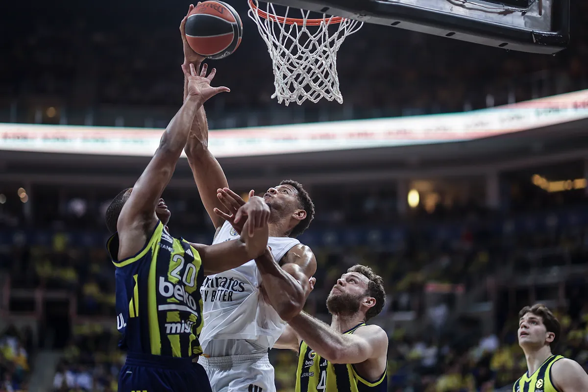 Golpe de carácter del Real Madrid en Estambul: rompe su maldición y derrota al campeón Fenerbahçe en un duelo decisivo