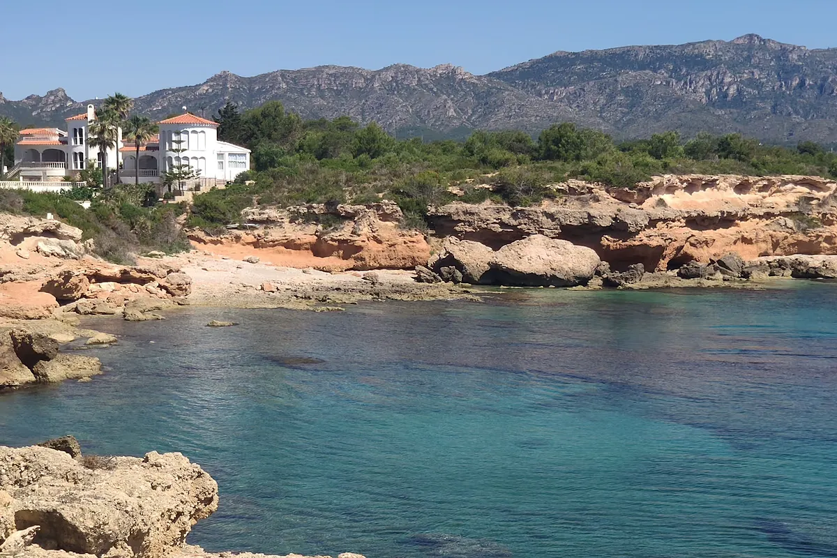 Parece una piscina pero es el mar: esta es la cala más tranquila y cristalina de Cataluña y no está en la Costa Brava