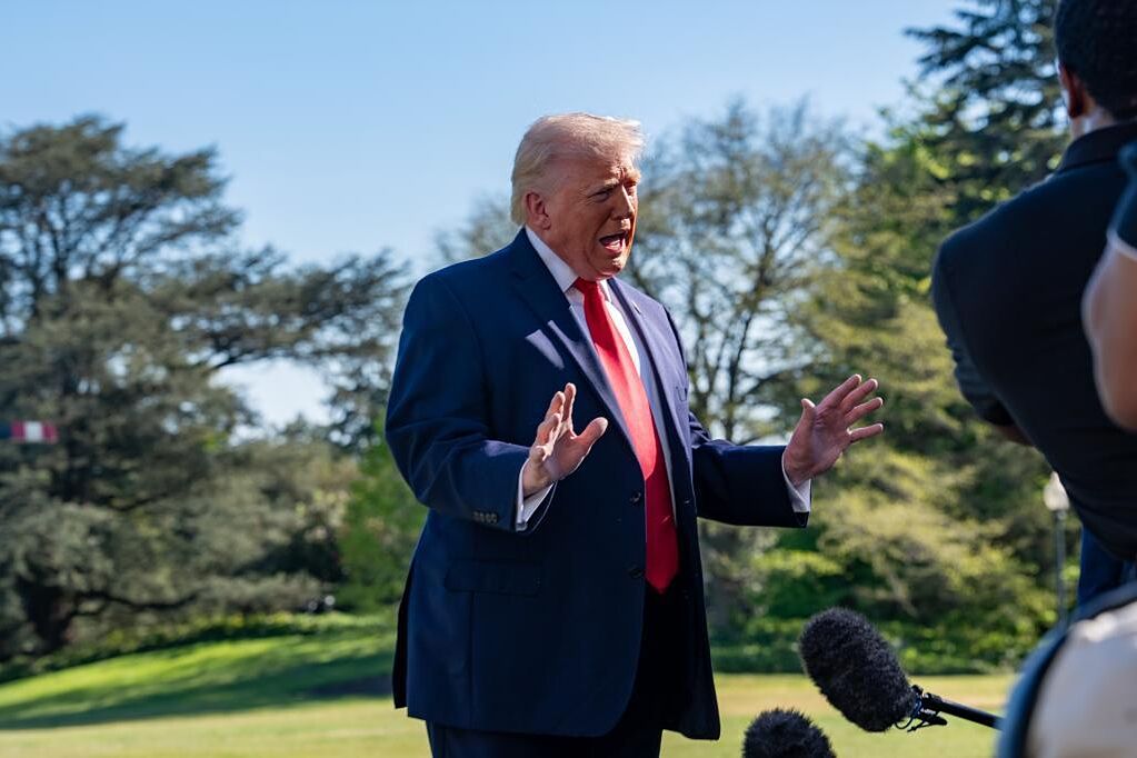 Trump "ordena" el bloqueo naval del Estrecho de  Ormuz para que ningún buque pueda atravesarlo