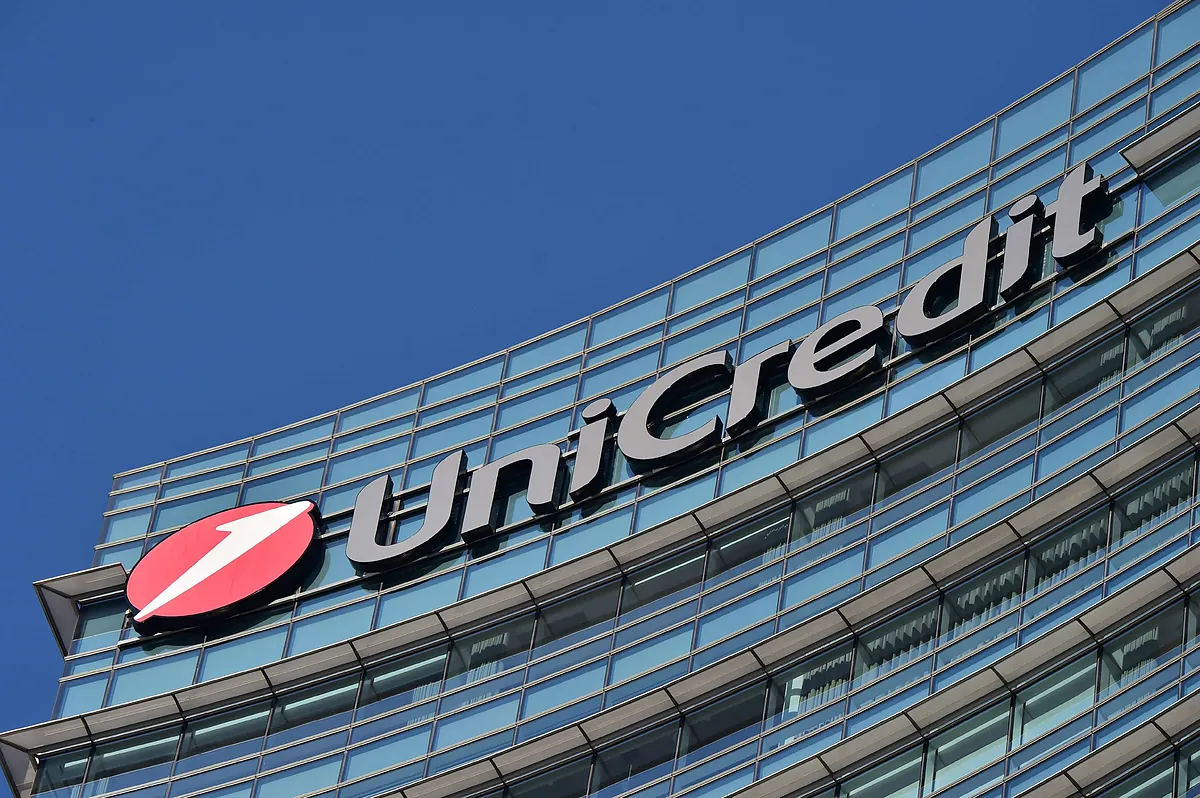 El banco italiano Unicredit lanza una oferta de compra sobre el alemán Commerzbank