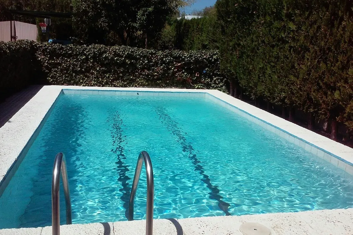 Un menor de 3 años se ahoga al caer a la piscina de un cortijo en Periana (Málaga)