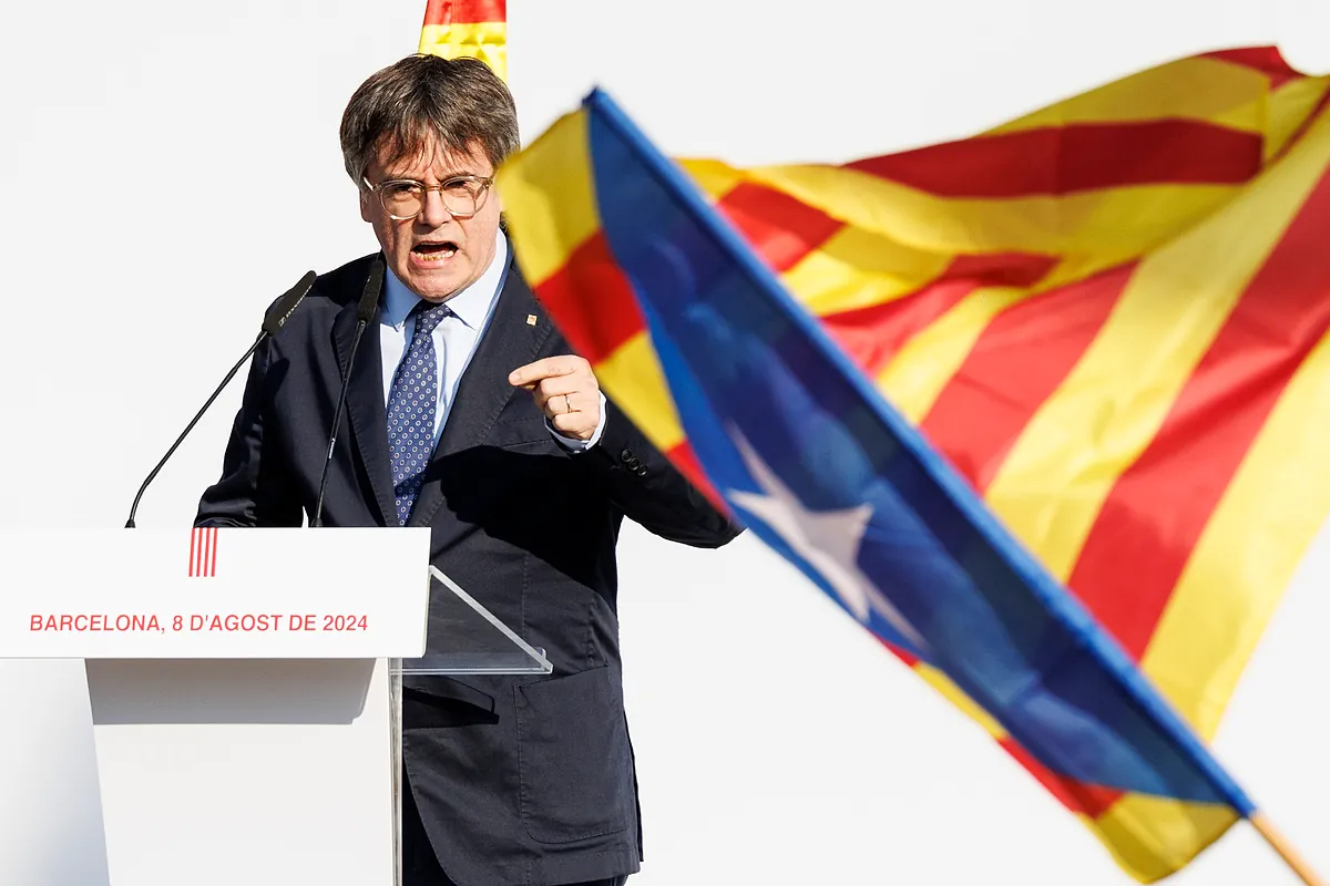 La Audiencia de Barcelona reabre el caso contra los tres mossos que ayudaron a huir a Puigdemont y los deja a un paso de juicio