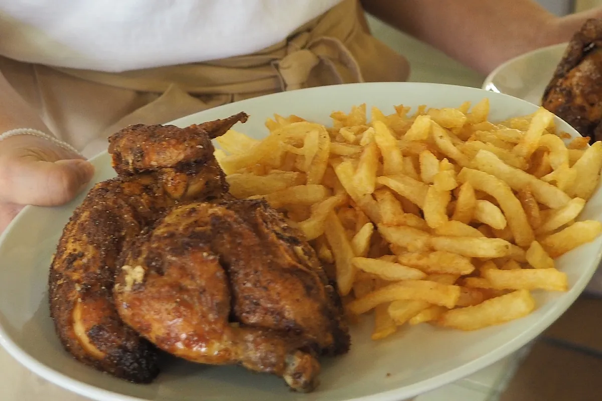 El asador de pollos más famoso de la Costa Brava reabre esta semana: funcionando desde 1971 y con una carta muy corta