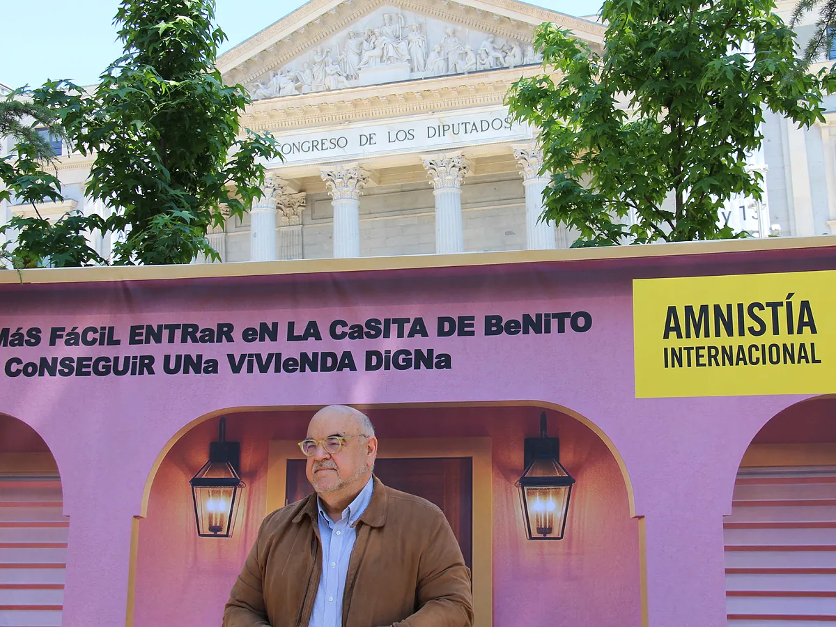 Amnistía Internacional se planta ante la crisis de vivienda de España: "Es más fácil entrar en la casita de Bad Bunny que conseguir una vivienda digna"
