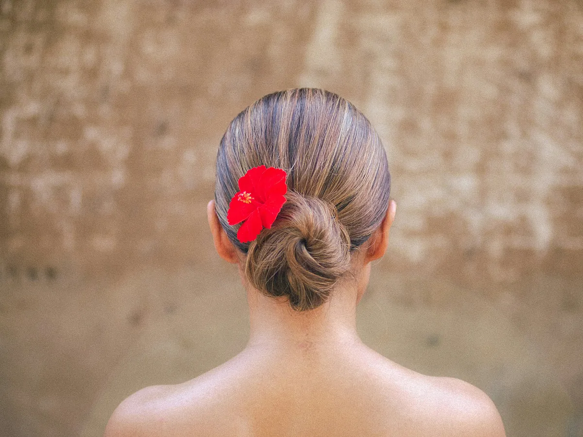 11 peinados de invitada fáciles de hacer e ideales para una boda de verano