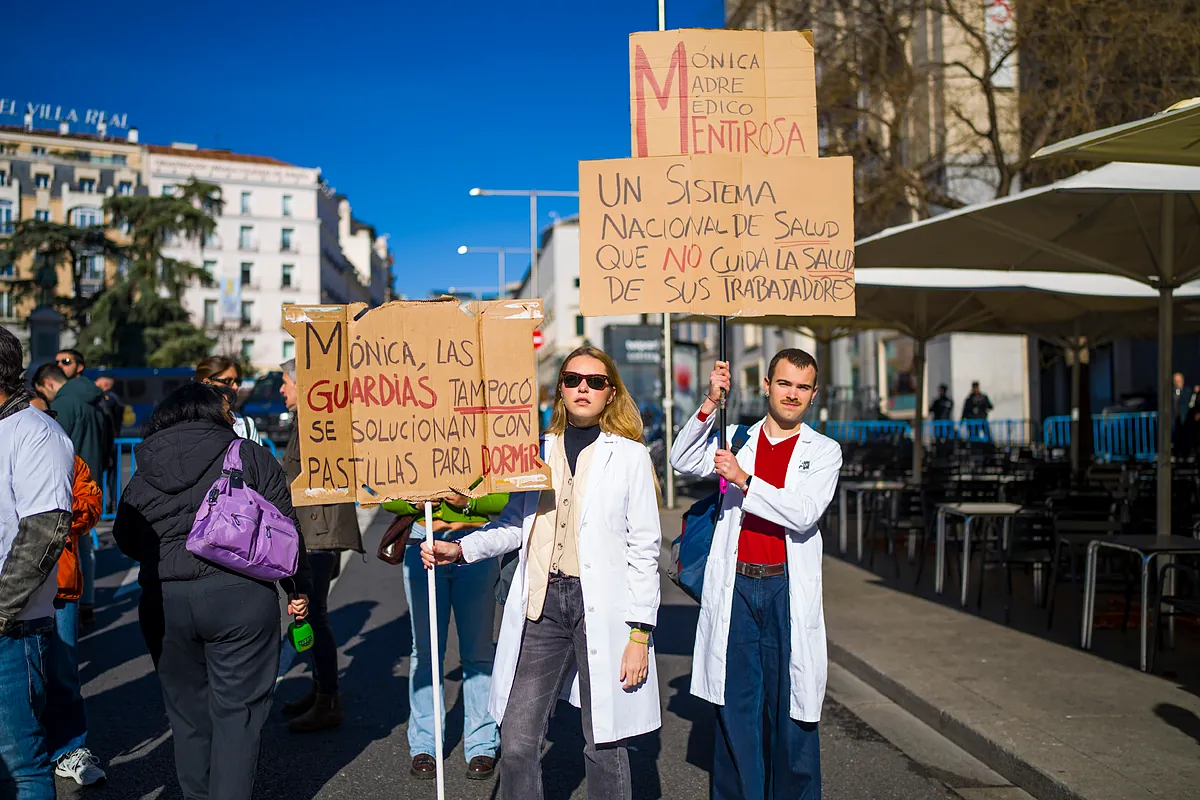 Los médicos convocan la huelga contra Sanidad y son las CCAA las que pagan la factura: "Yo hago daño, tú sufres"