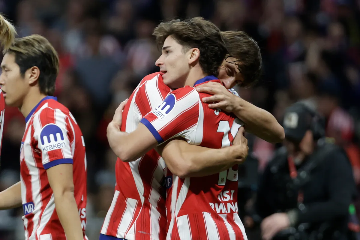 Julián Álvarez volvió a marcar... y pidió perdón: "Mis palabras durante el Mundial fueron una equivocación"