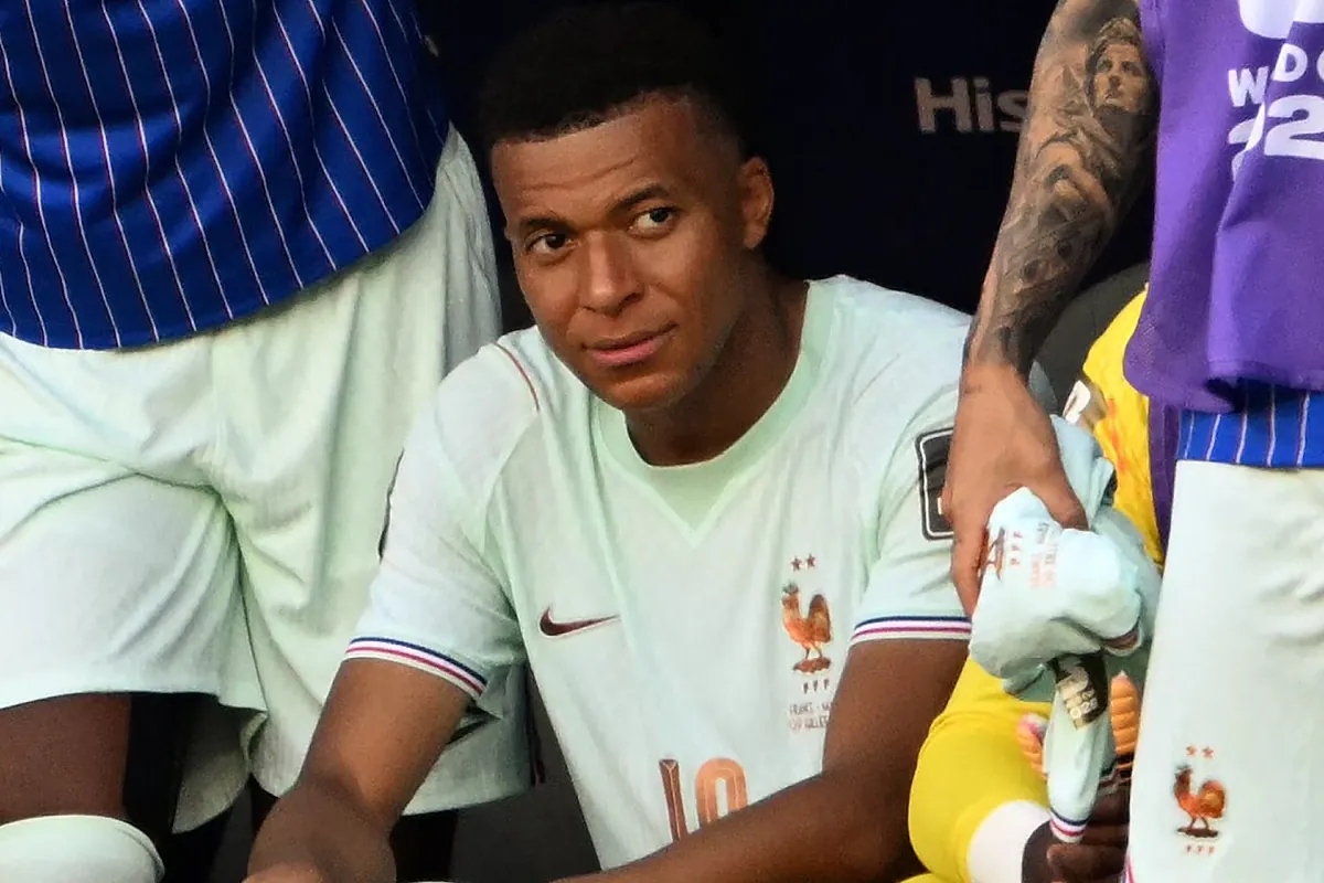 El susto de Mbappé abandonando el Francia 2-0 Marruecos en el minuto 77 debido a molestias en su tobillo