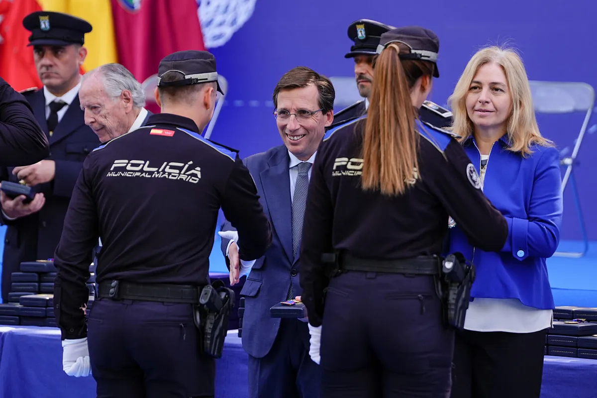 Almeida ensalza a la Policía Municipal en la celebración de su patrón: "Gracias por vuestra profesionalidad"