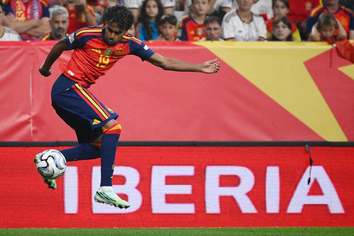 Spain Beats Czech Republic 3-1 Despite Disjointed Performance