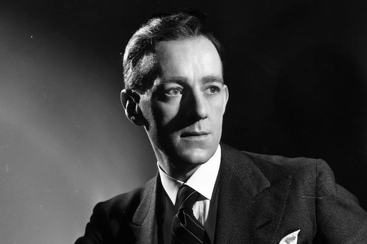 La doble vida de Alec Guinness: bisexualidad camuflada y una madre a la que nunca perdonó