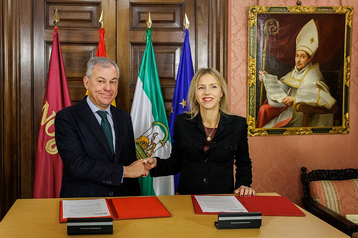 El PP y Vox sellan en Sevilla el primer acuerdo tras las elecciones de Extremadura: Aprobado el presupuesto municipal con las exigencias sobre inmigración y la zona de bajas emisiones