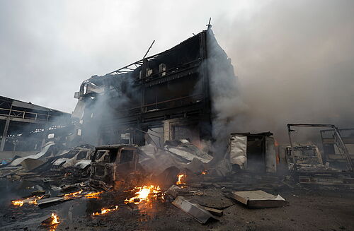 Los bombardeos rusos contra instalaciones energ�ticas han obligado a huir de Kiev a 600.000 personas