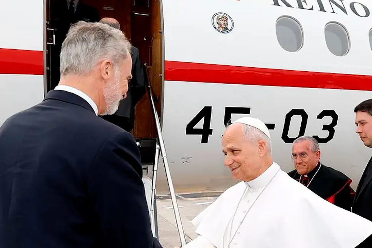 El Rey Felipe VI cede su avión al Papa León XIV para regresar a Roma tras un fallo técnico en su avión