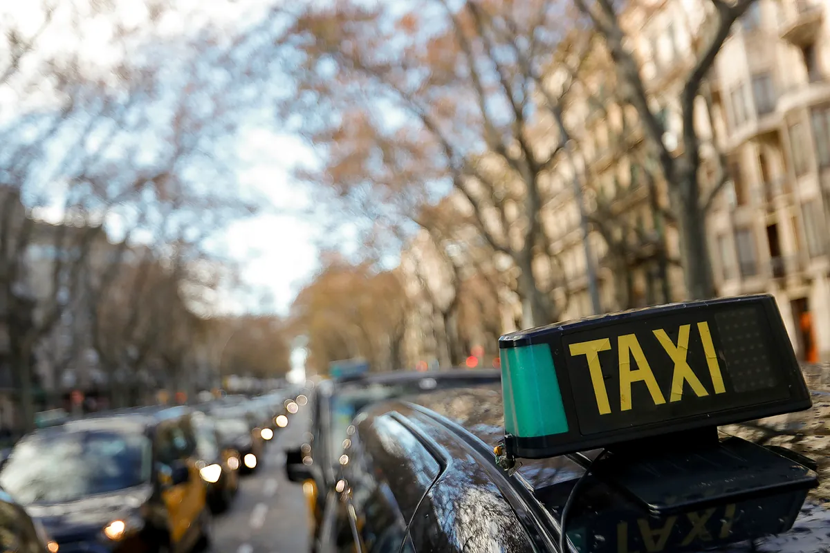 Arranca la tramitación de la  Ley del Taxi  con la división interna del sector, la oposición frontal de las VTC y las enmiendas de los partidos