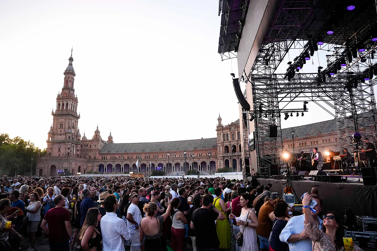 La Fiscalía archiva la denuncia contra el Festival Icónica en la Plaza de España: No hubo "resolución arbitraria" ni "omisión de trámites esenciales"