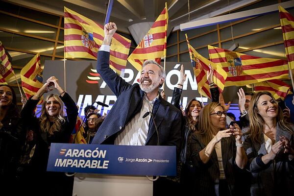Jorge Azcón, tras ganar las elecciones de Aragón hoy.
